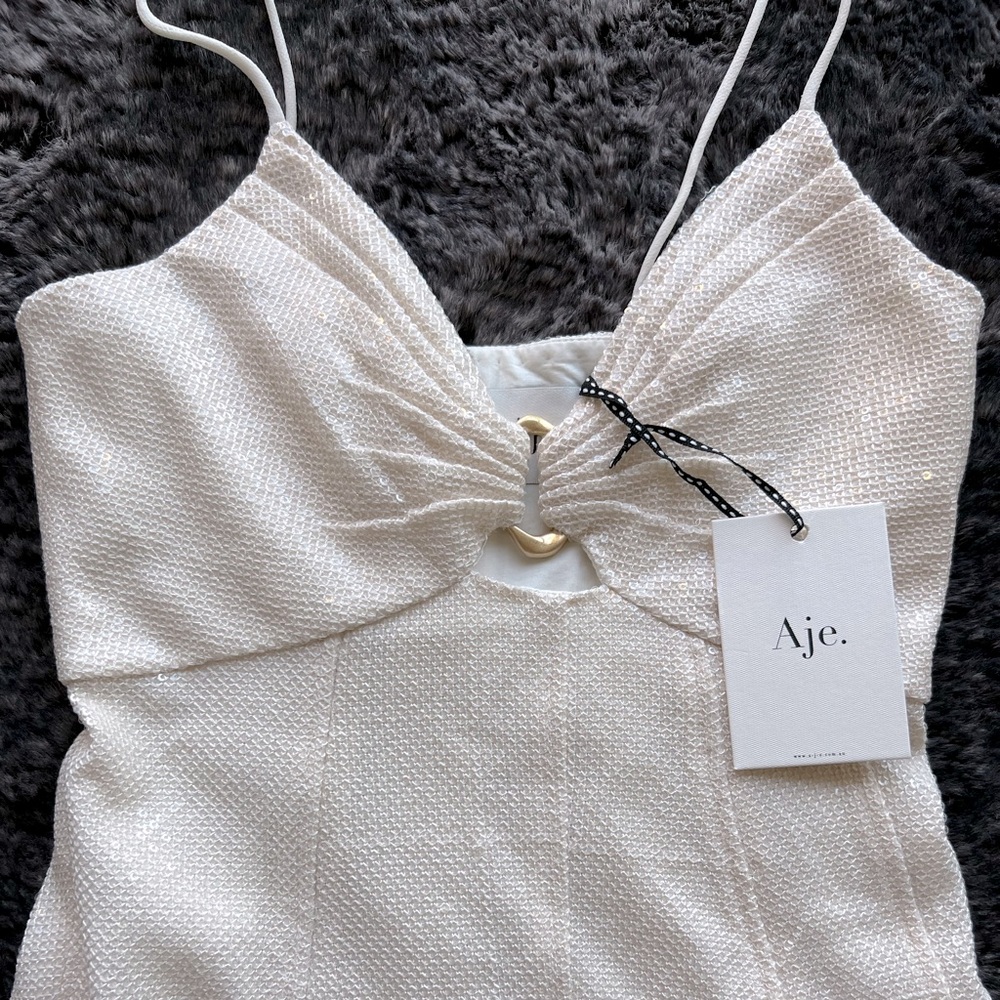 Aje, size 6